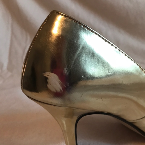 Gold heels - Picture 5 of 8
